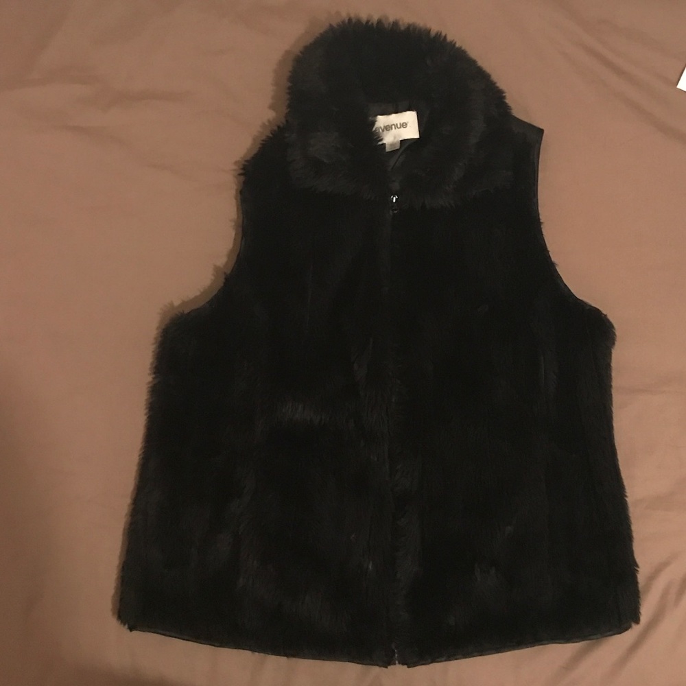 Faux fur vest w zipper